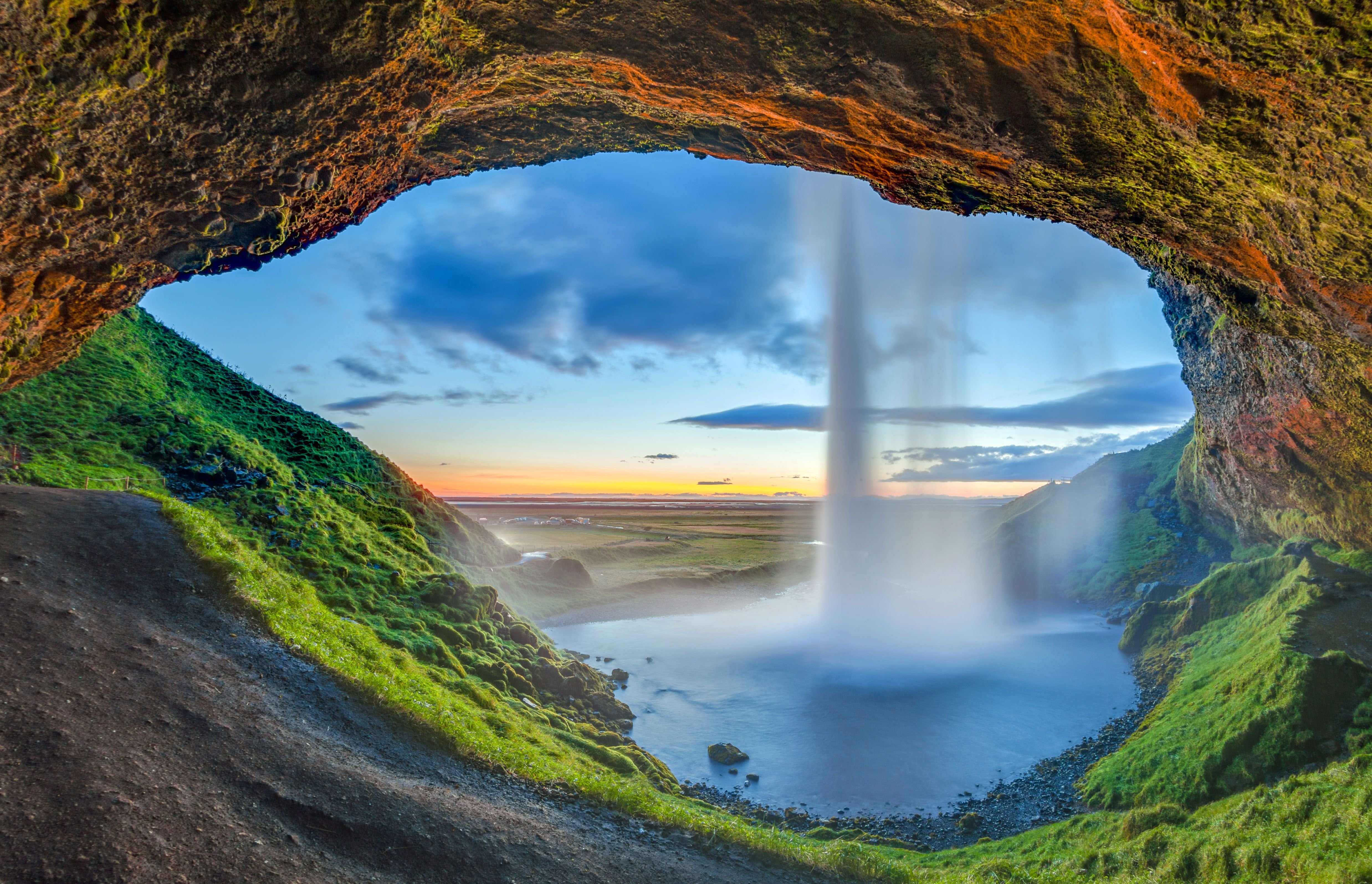 Невероятно красиво видео. Водопад Сельяландсфосс. Сельяландсфосс Исландия. Исландия скалы Рейнисдрангар. Водопады Исландии.