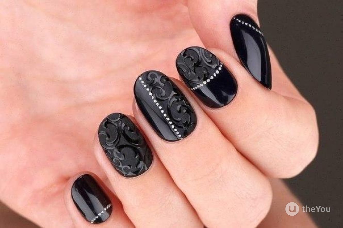 Идея черных ногтей. Черные ногти. Стильный черный маникюр. Красивый черный маникюр. Черный маникюр на короткие ногти.