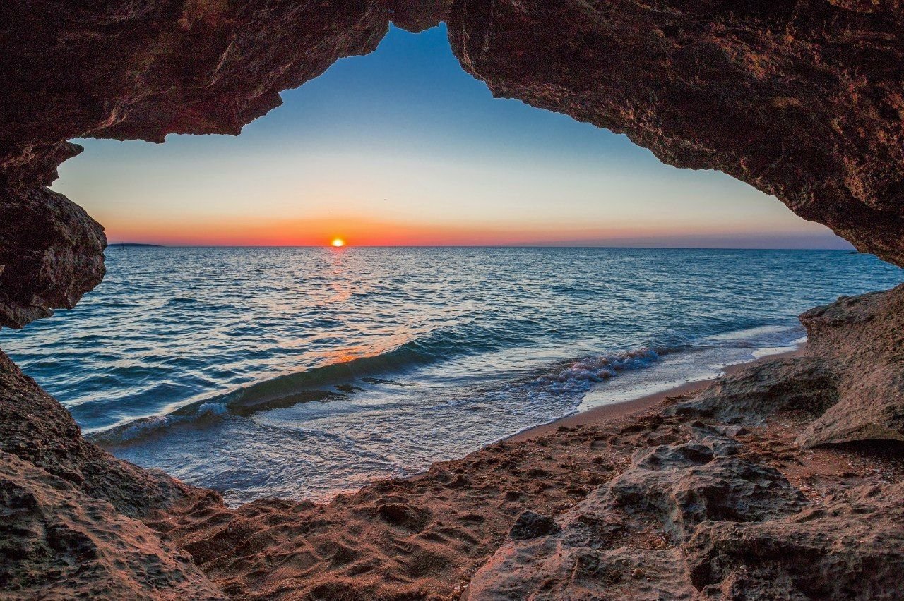 Красивое море крым. Оленевка Крым закат. Море красивые места. Крым море. Крым красивые места.