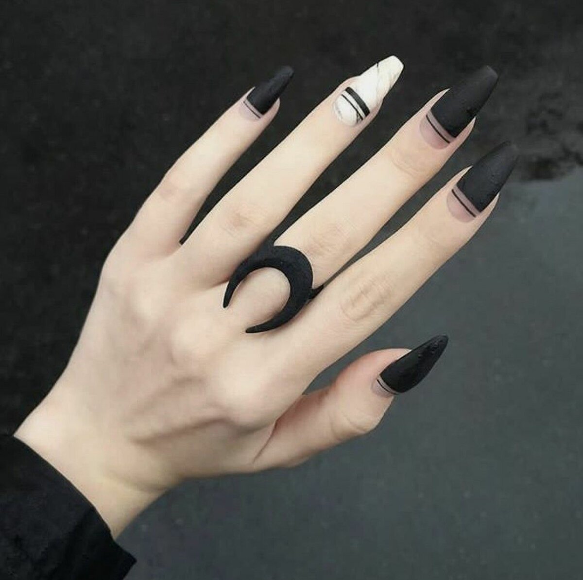 Красивые черно белые ногти