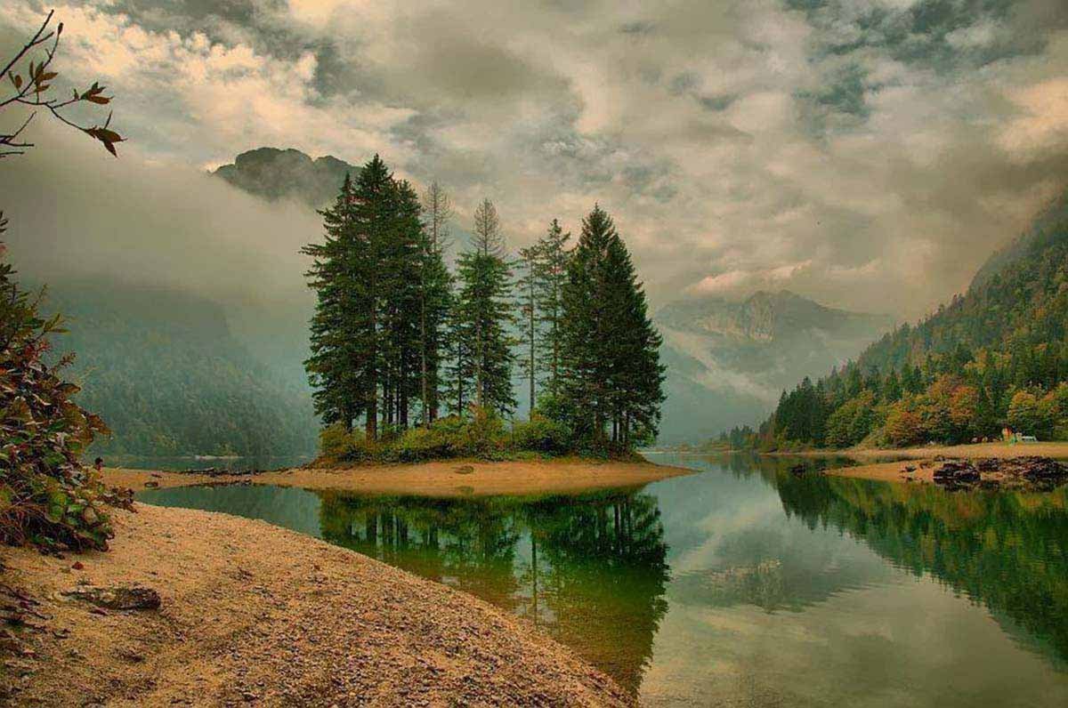 Пейзаж места. Озеро Предил, Австрия. Озеро Предил Италия. Завораживающая природа. Удивительные пейзажи.