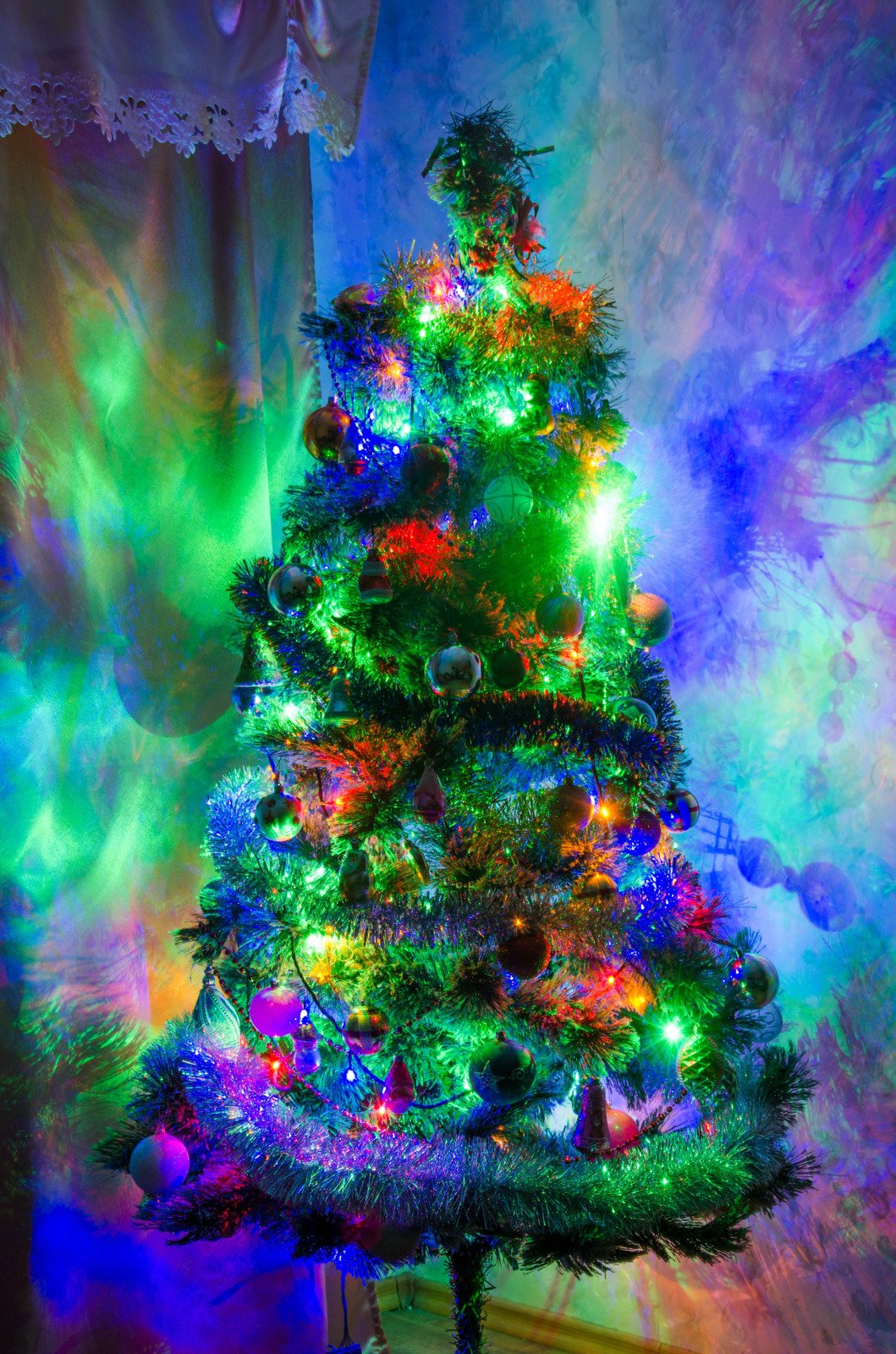 Елочка магия сари. Новогодняя елочка. Сказочная елка. Разноцветная елка. Магическая елка.