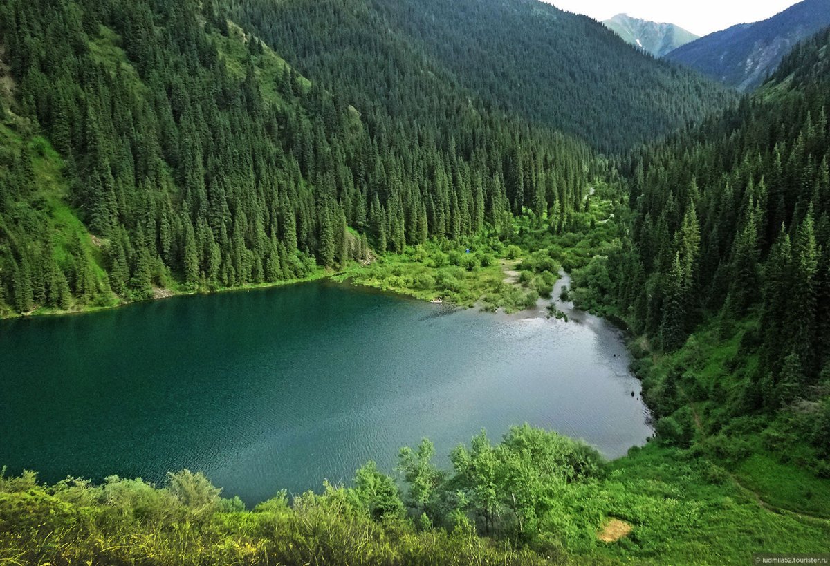 Красивое озеро в казахстане
