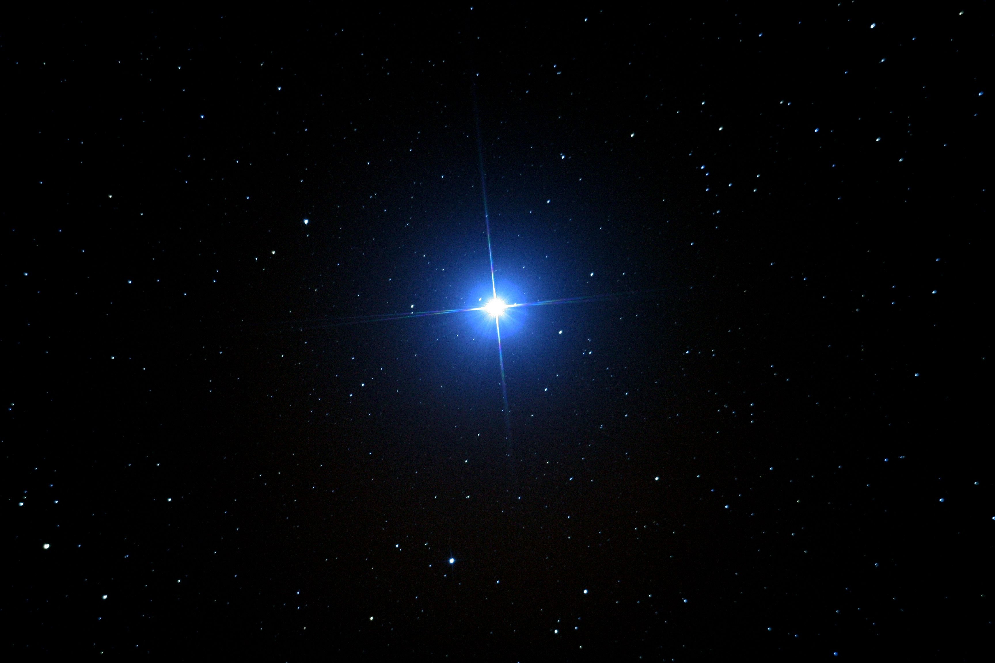 Яркая звезда в созвездии орла 7