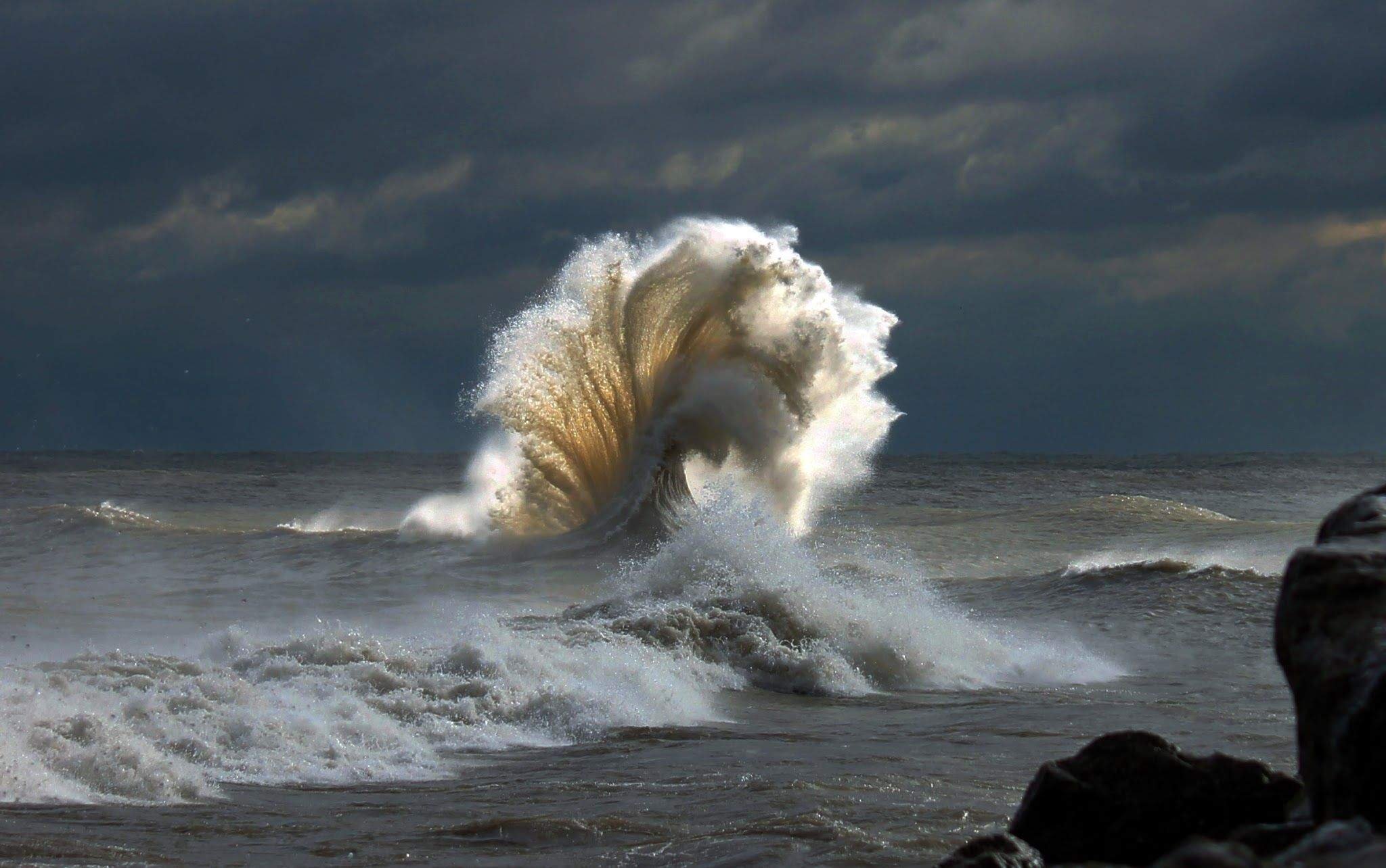Разное состояние моря. Балтийское море шторм Радуга. Черное море волны. Тихий океан шторм. Море, волны.