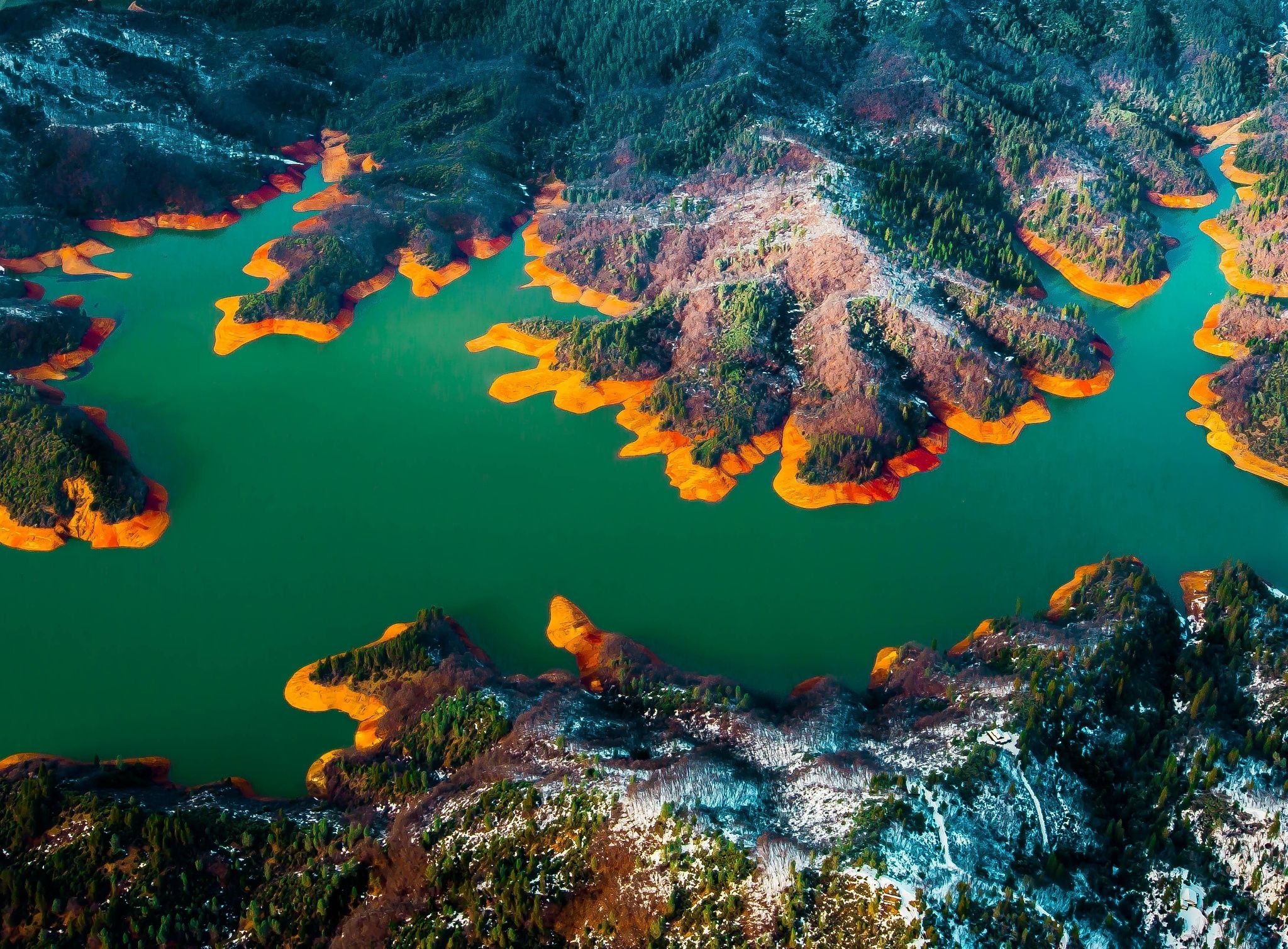 Что происходит в мире природы. Озеро Шаста штат Калифорния. Озеро Шаста в Калифорнии. Озеро Гамильтон пул. Прекрасные места на земле.