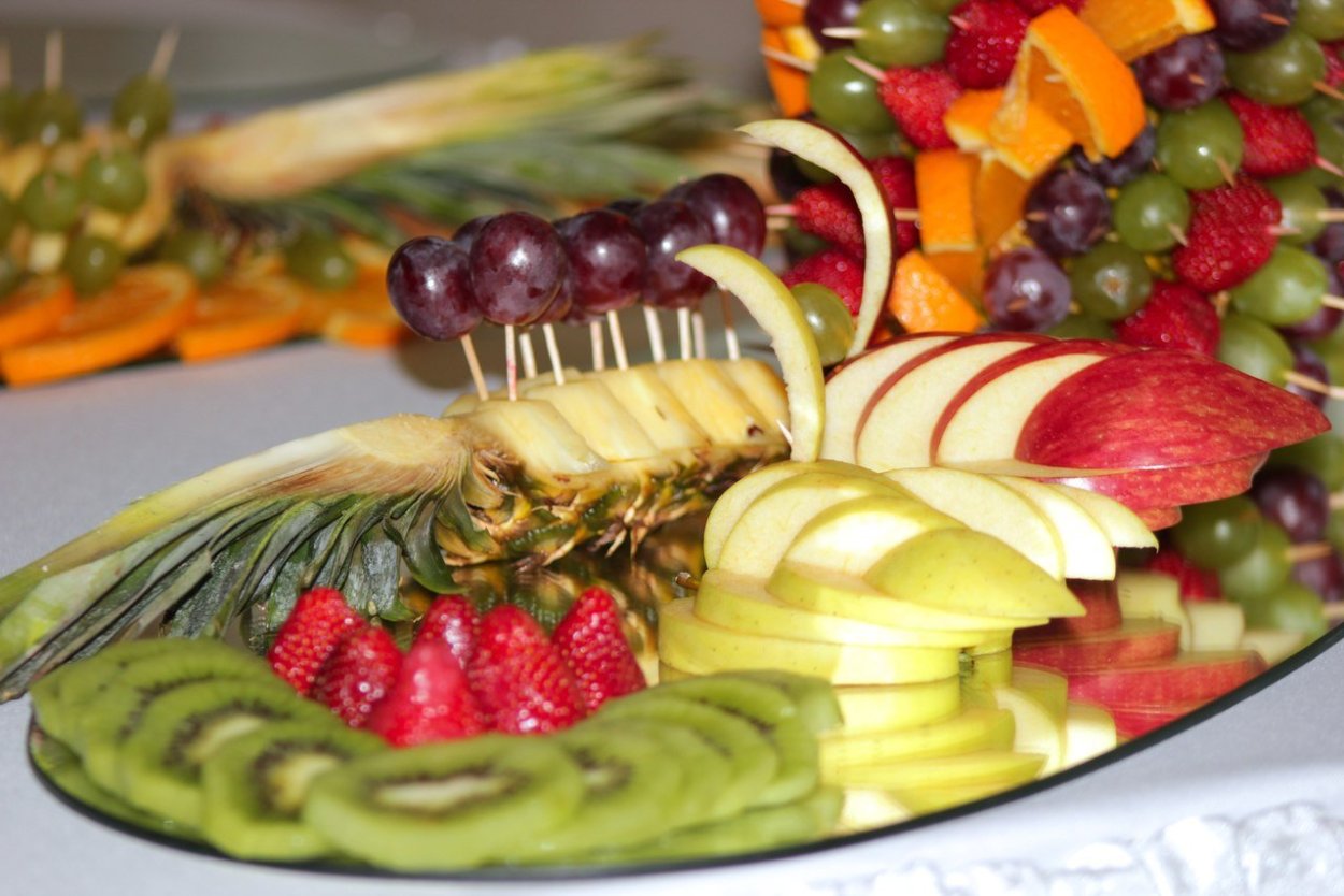 Красивое оформление фруктов на праздничный стол