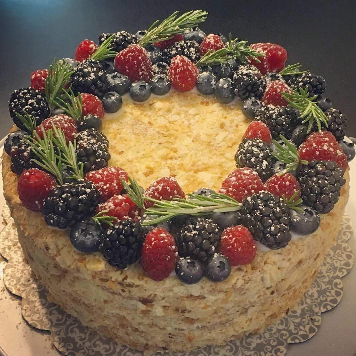 Наполеон торт украшенный