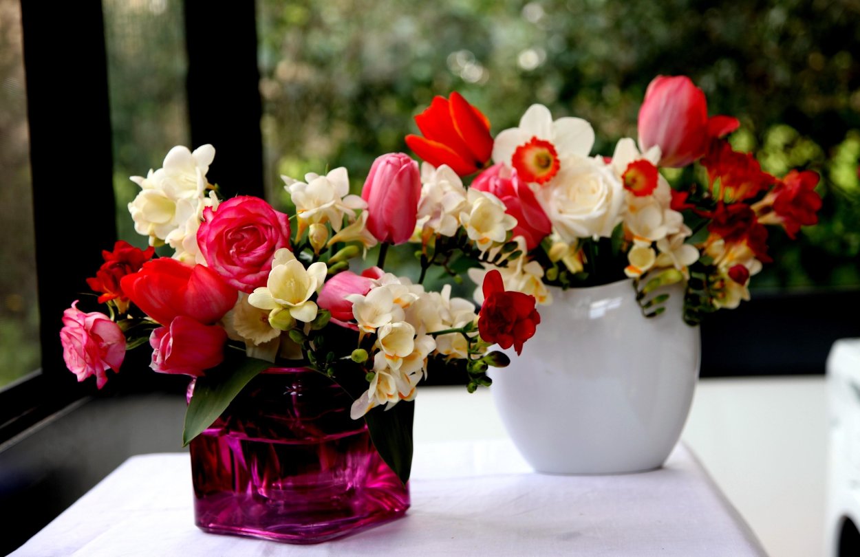 Букет красивых цветов в вазе