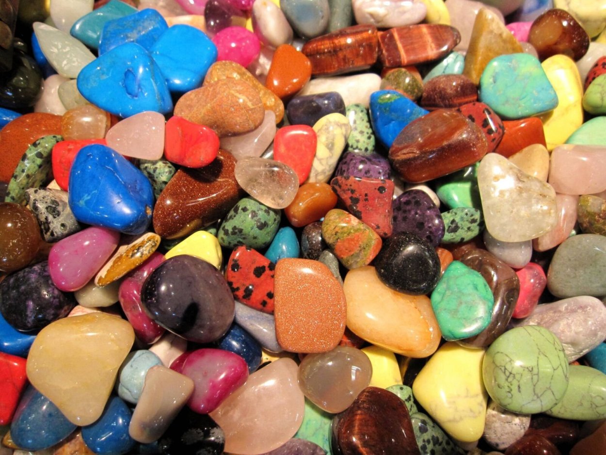 Разноцветные конфеты камешки