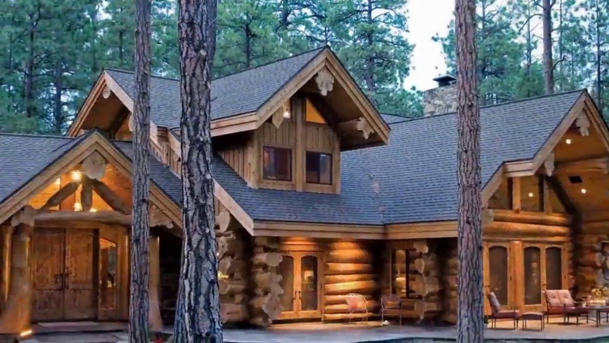 Красивый домик из бревна