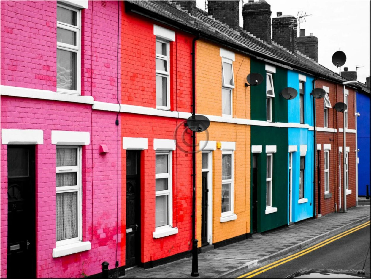 Улицы с разноцветными домами