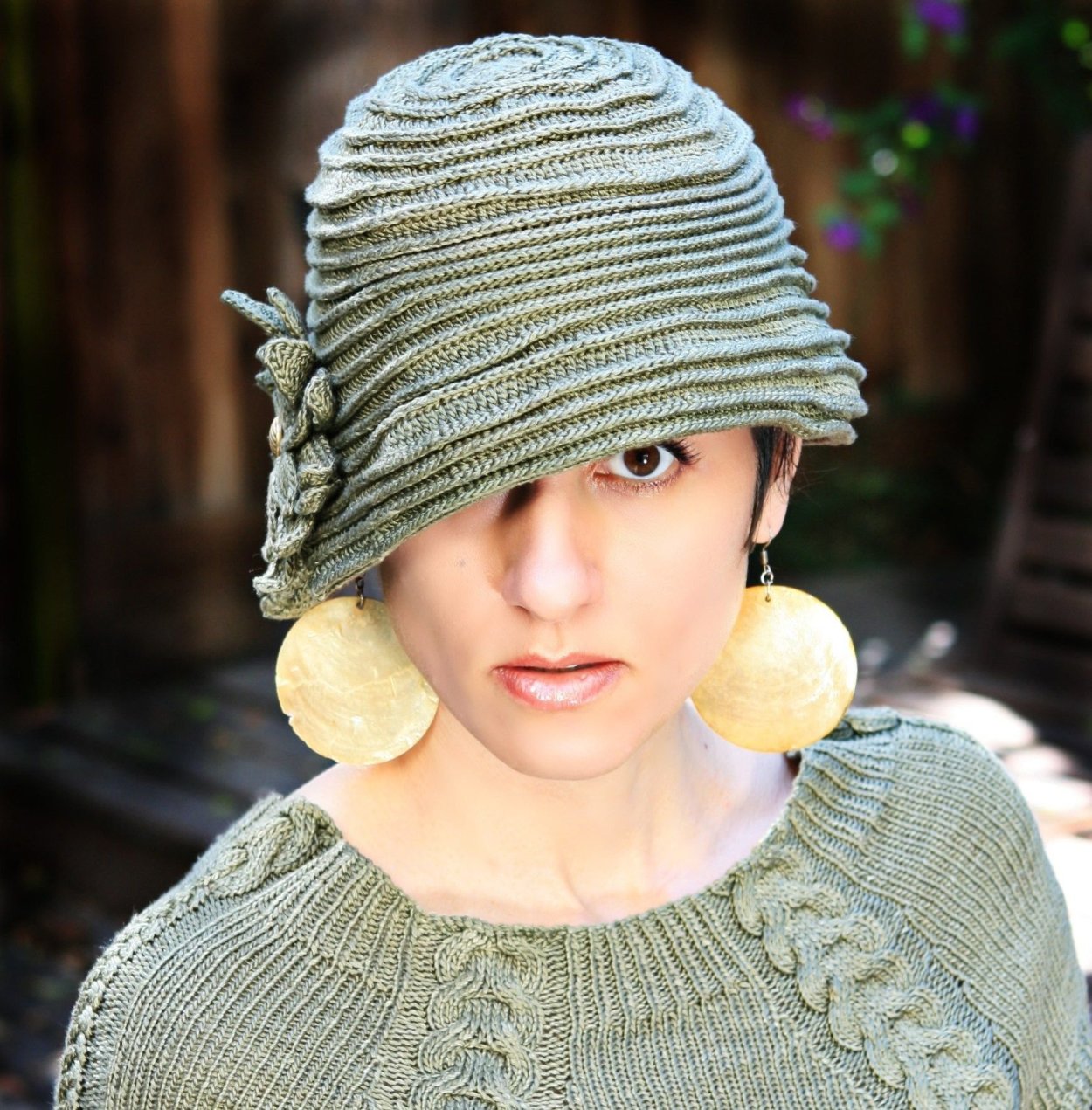 Hats knitting. Шляпка клош вязание крючком. Необычные шапки. Шапка вязаная. Необычные вязаные шапки.