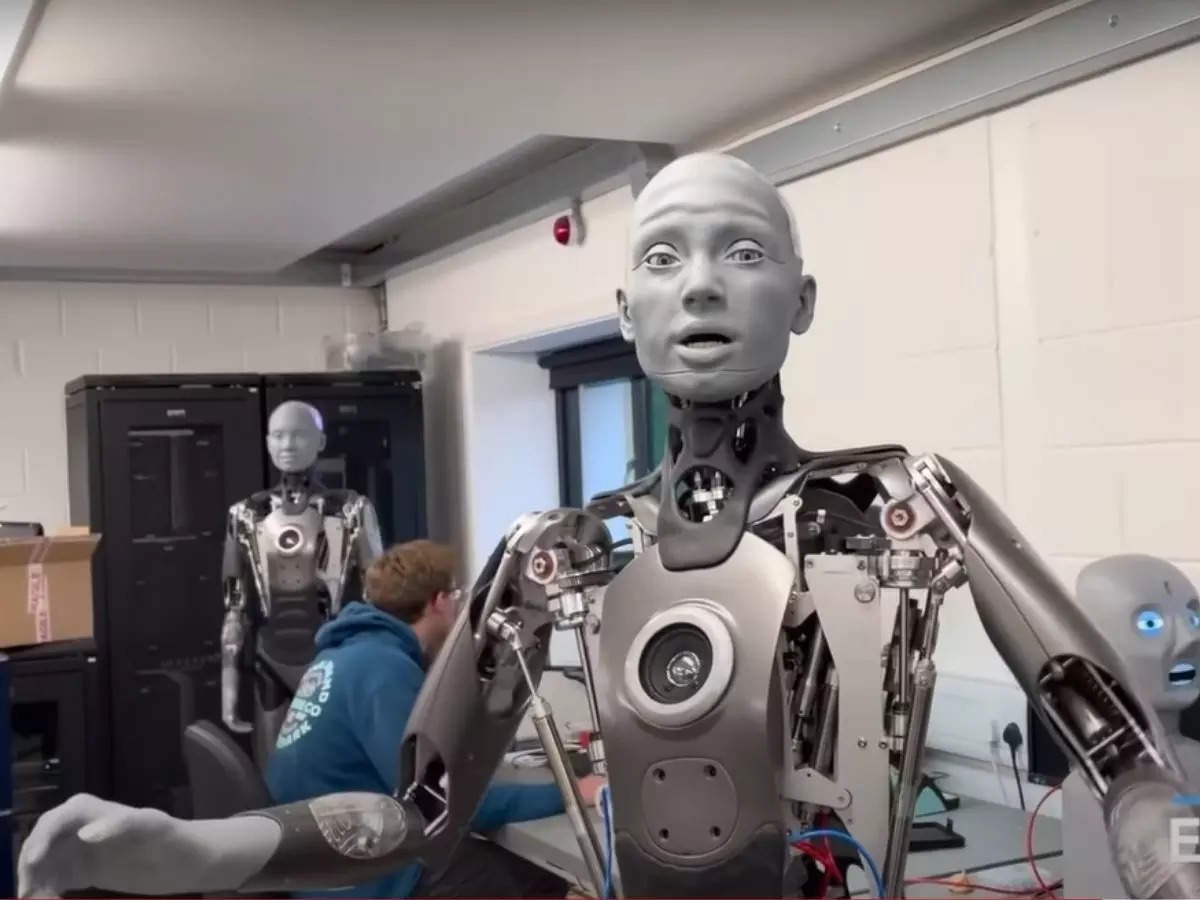 Тема человек и робот. Роботы ученые. Робот человек. Робототехника ВДНХ. Робот человек во весь рост.