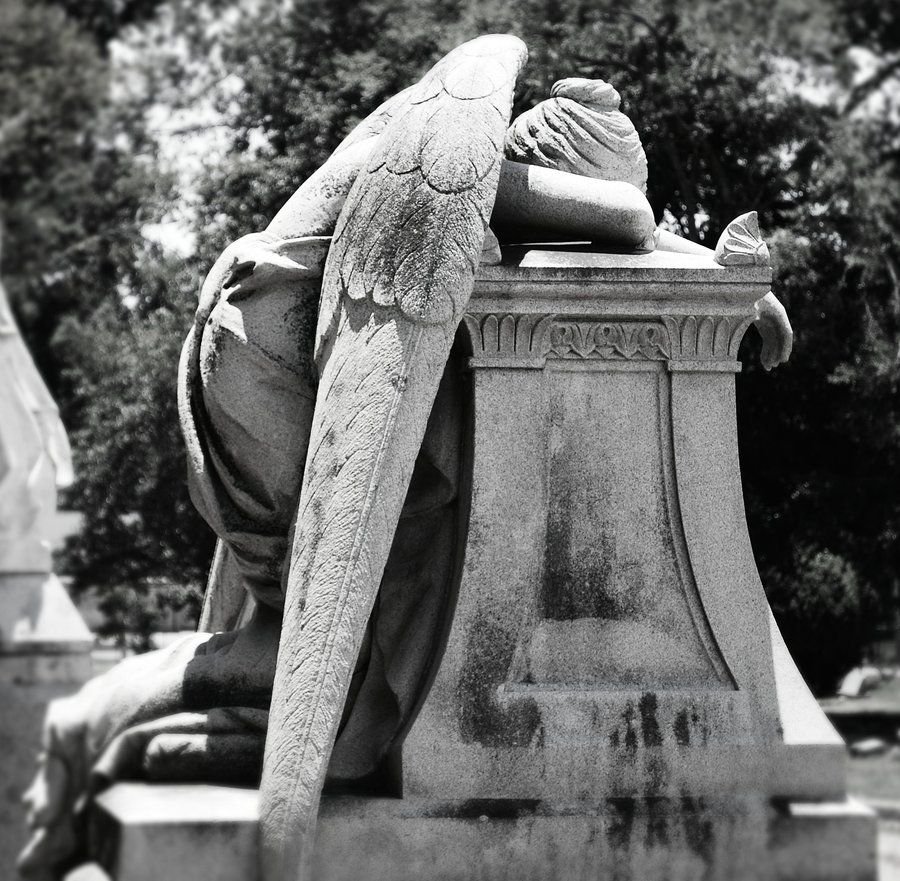 Теппо колыбель скорби. Ангел скорби - мемориальное надгробие. Скульптура ангела кладбище Рима. Emelyn story скульптура. Статуя ангел скорби.