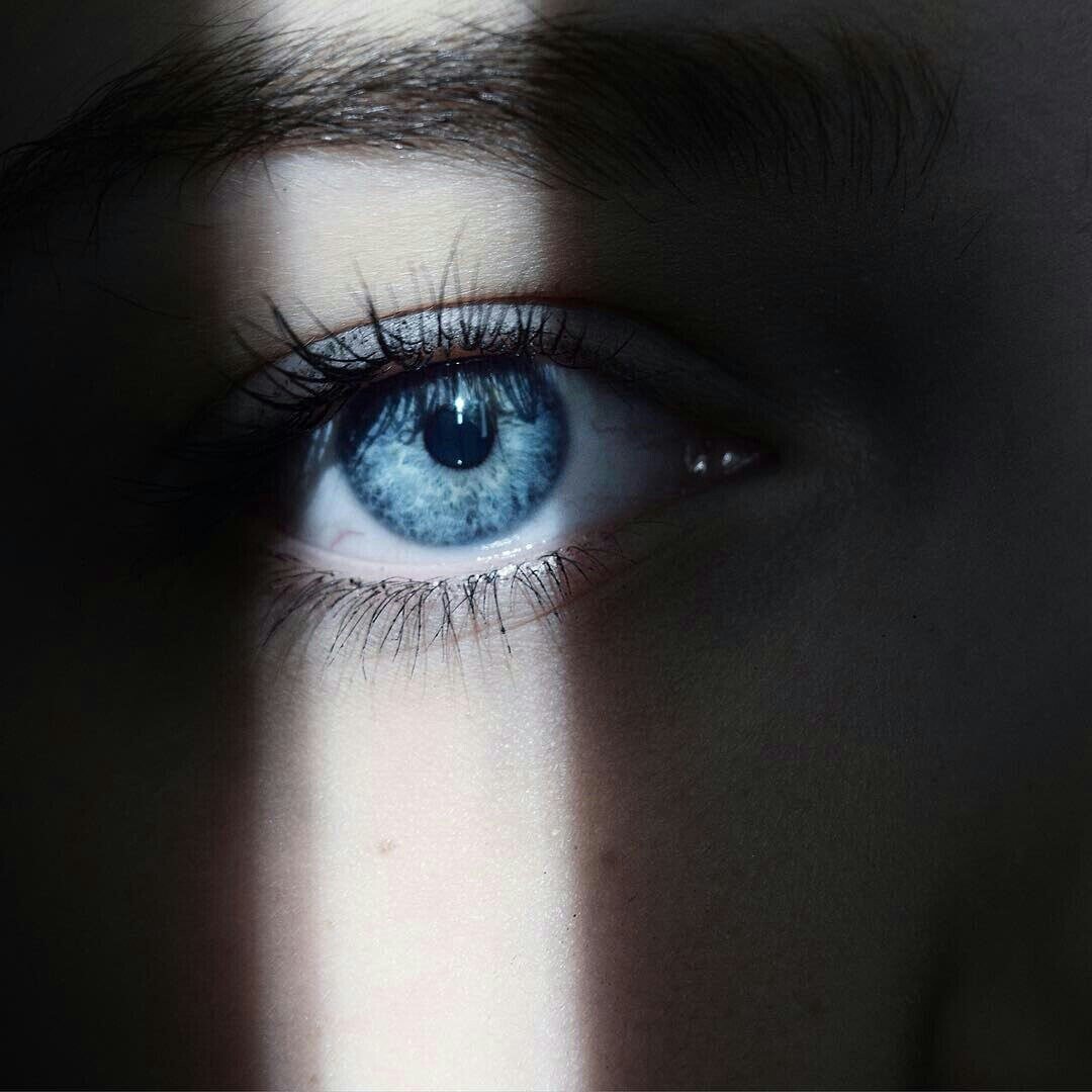 Темно синие глаза - 80 фото