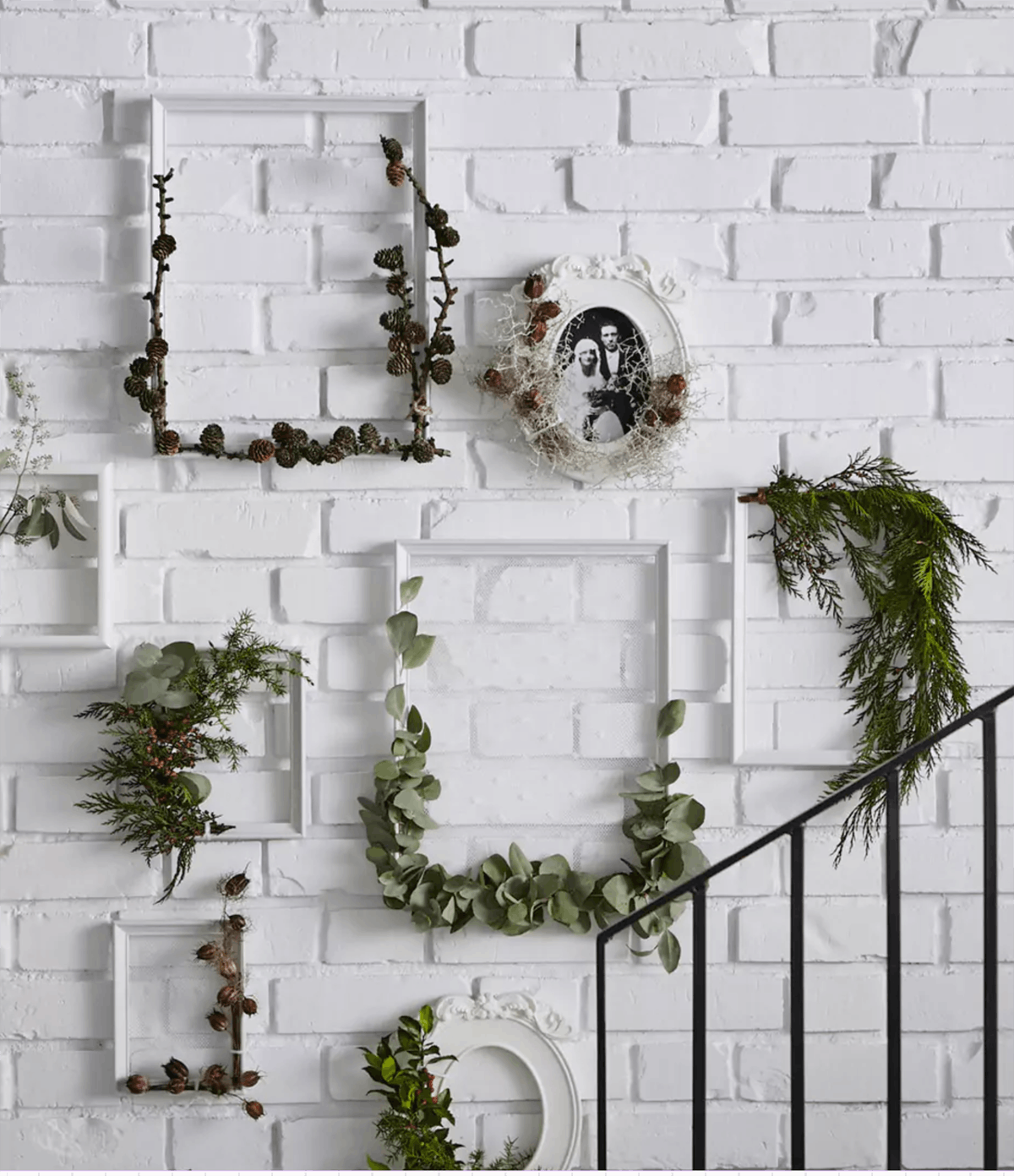 Кирпичи декоративные на стену своими руками. Декор для стен. Декоративные украшения на стену. Стена из растений в интерьере. Декор кирпичной стены.