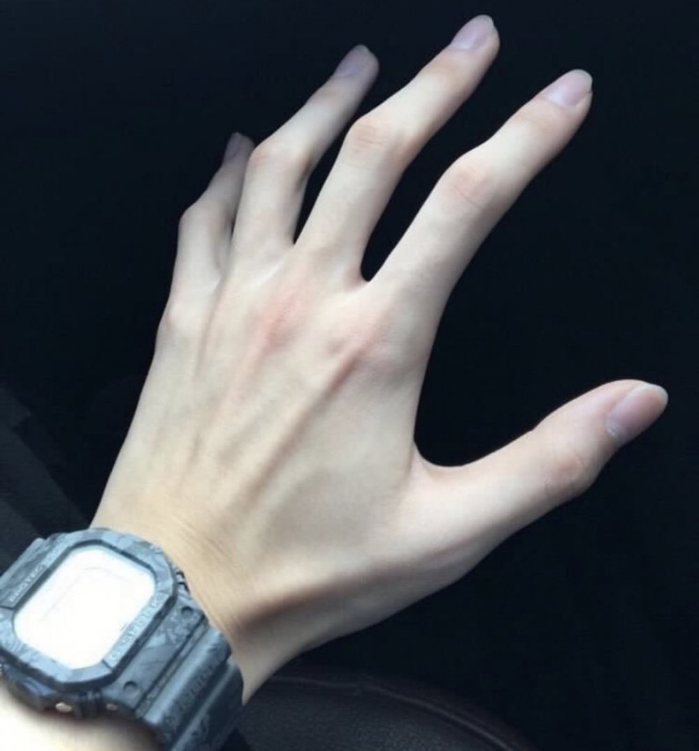 Парни без пальцев. Мужская рука. Красивые мужские руки. Мужские пальцы.