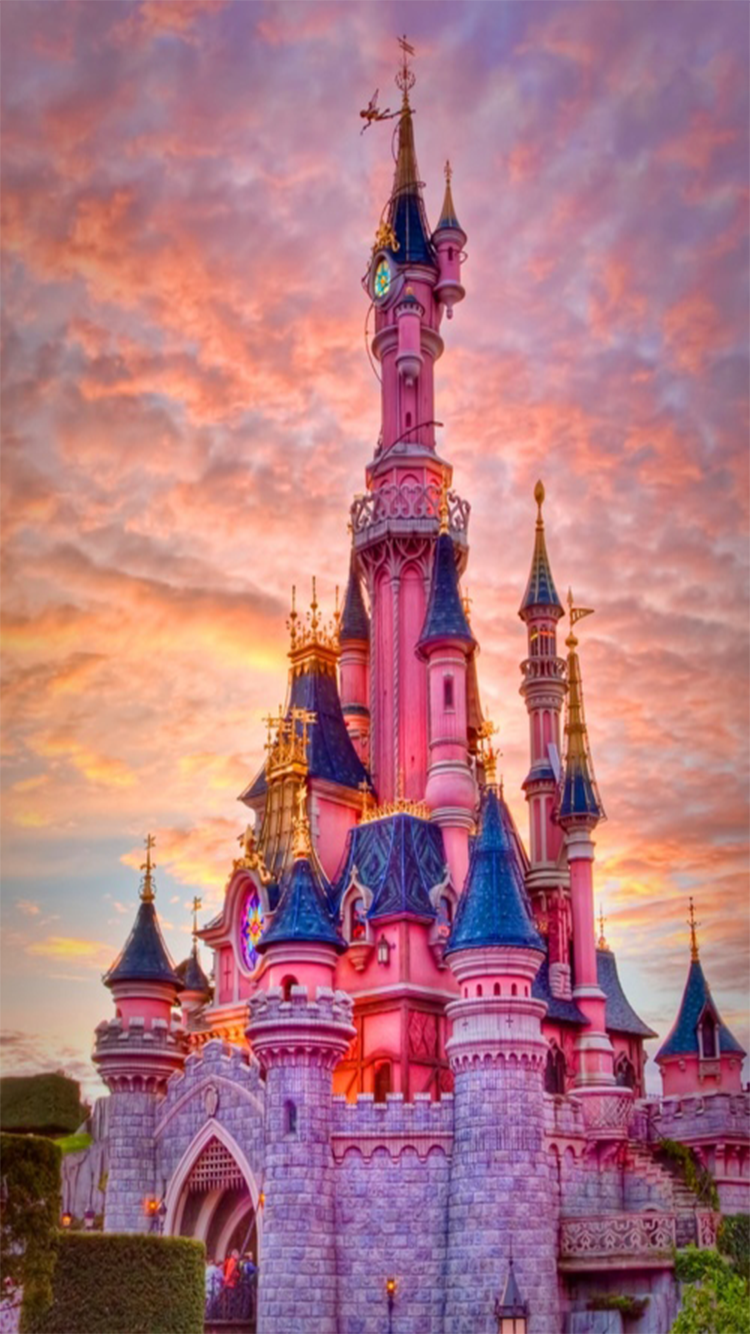 Замок диснейленд. Диснейленд замок Диснея. Замок спящей красавицы Disneyland. Замок Диснейленд в Париже. Замок спящей красавицы в Диснейленде Париж.