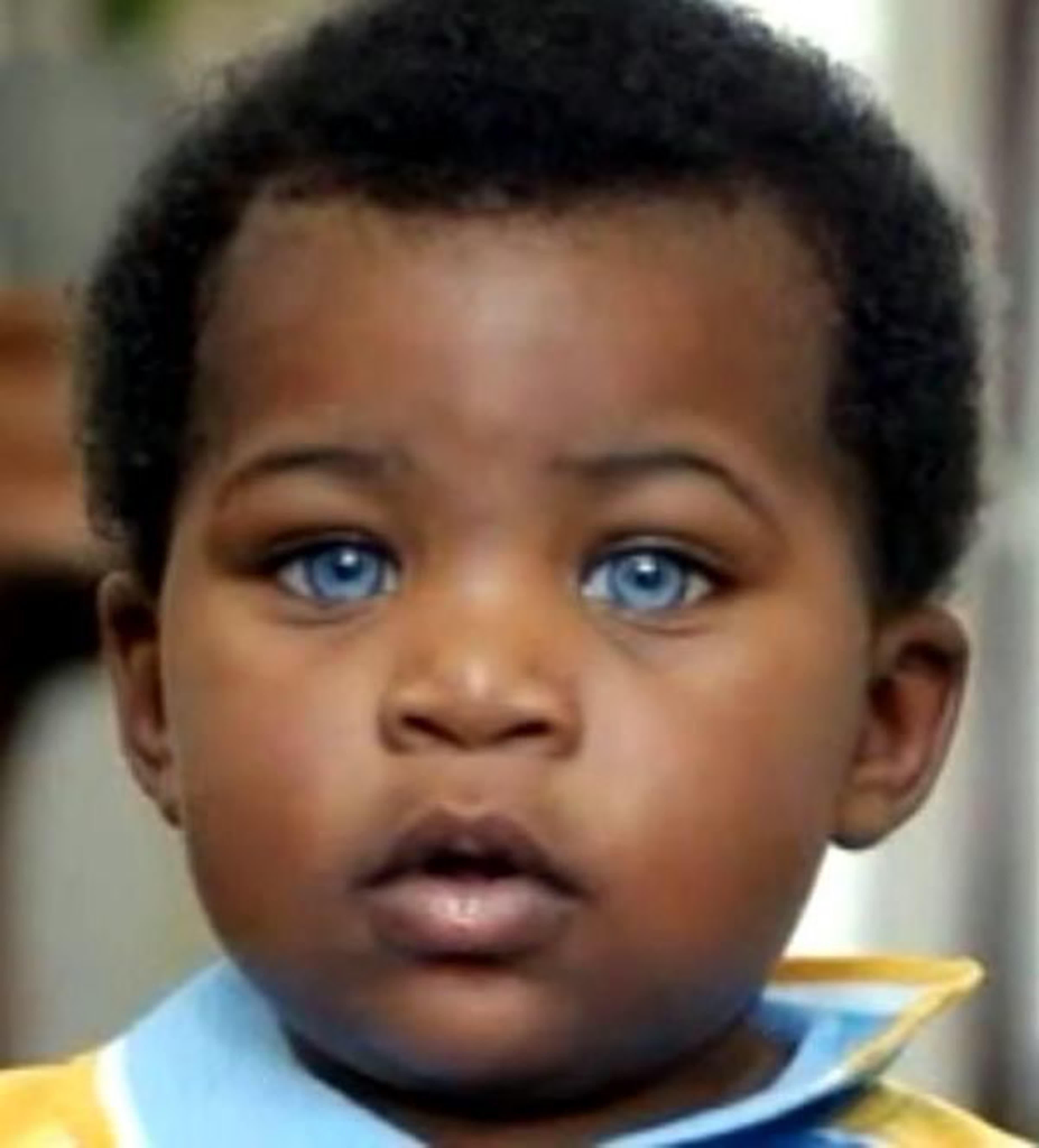 Глаза темнокожих. Африканцы с голубыми глазами. Темнокожие с голубыми глазами. Афроамериканцы с голубыми глазами. Темнокожие дети с голубыми глазами.