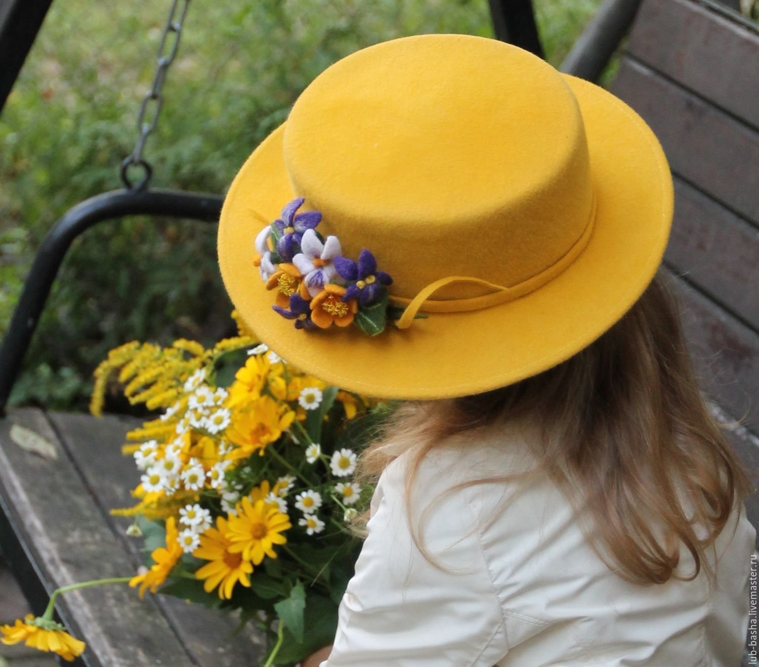 Шляпа растение. Шляпа канотье фетровая. Шляпа канотье детская. Шляпка цветок. Шляпа с цветами.