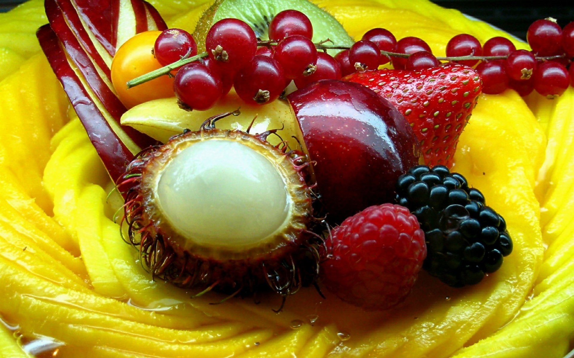 Фруктовая река. Экзотические фрукты. Яркие фрукты. Тропические фрукты нарезка. Красивые фрукты.