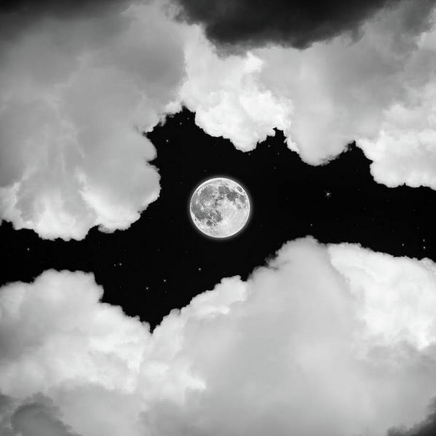 Черно белая Эстетика. Луна Эстетика. Черно белые картинки Эстетика. Белые облака Эстетика. Дохлая луна