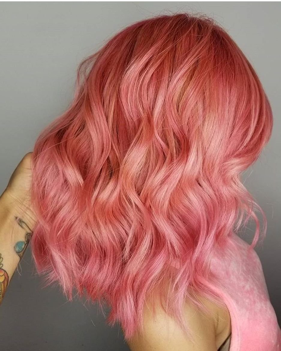 Розово волосый