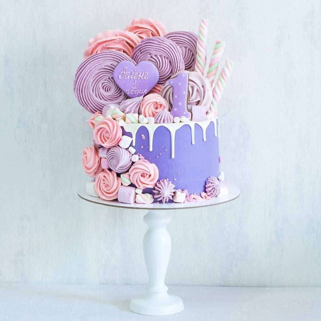 Торт с фиолетовым декором