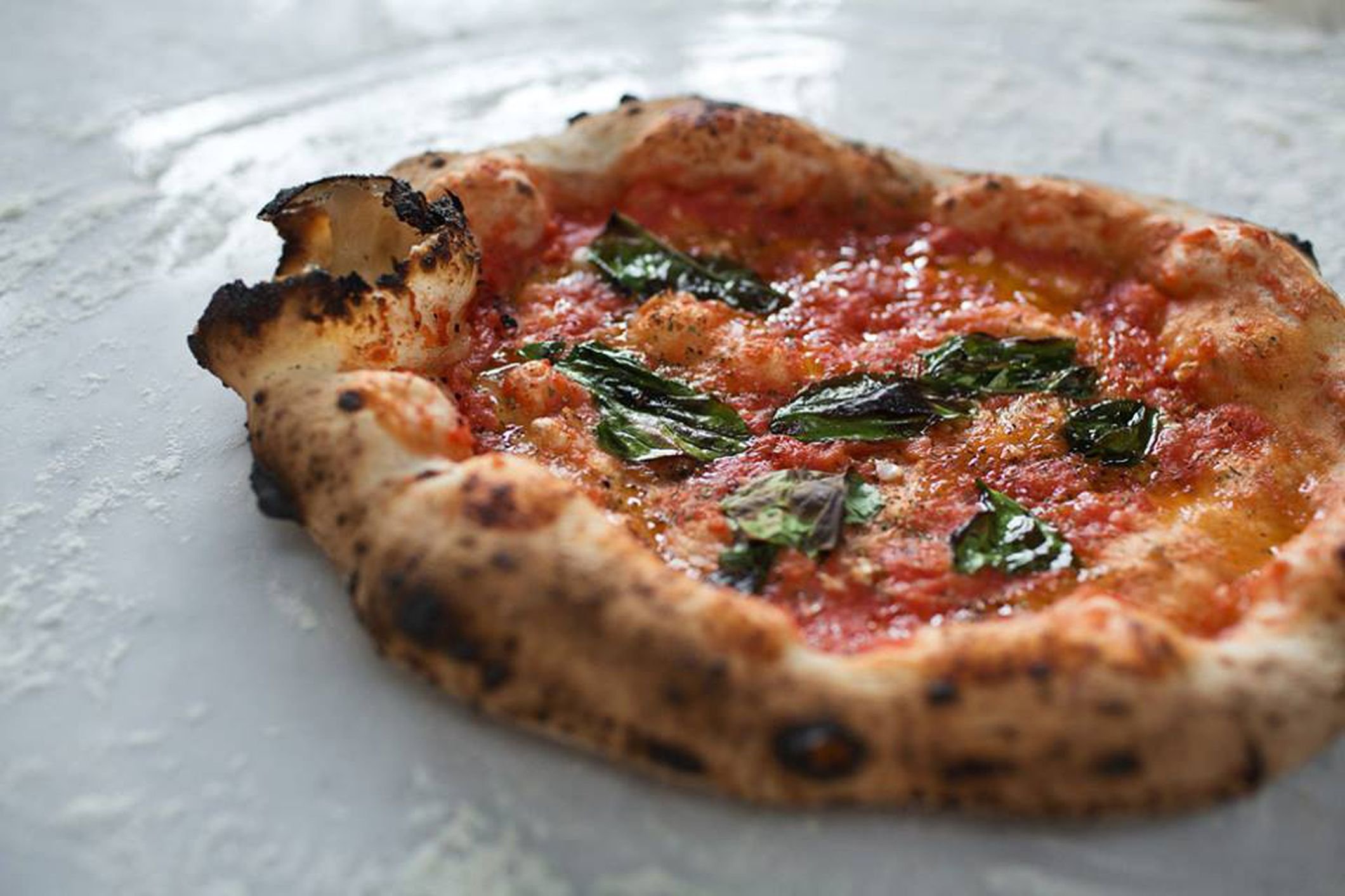 Рецепт неаполитанского теста. Неаполитанская Фокачча. Настоящая Неаполитанская пицца маринара. Una pizza napoletana (Нью-Йорк). Пицца в неаполитанском стиле.
