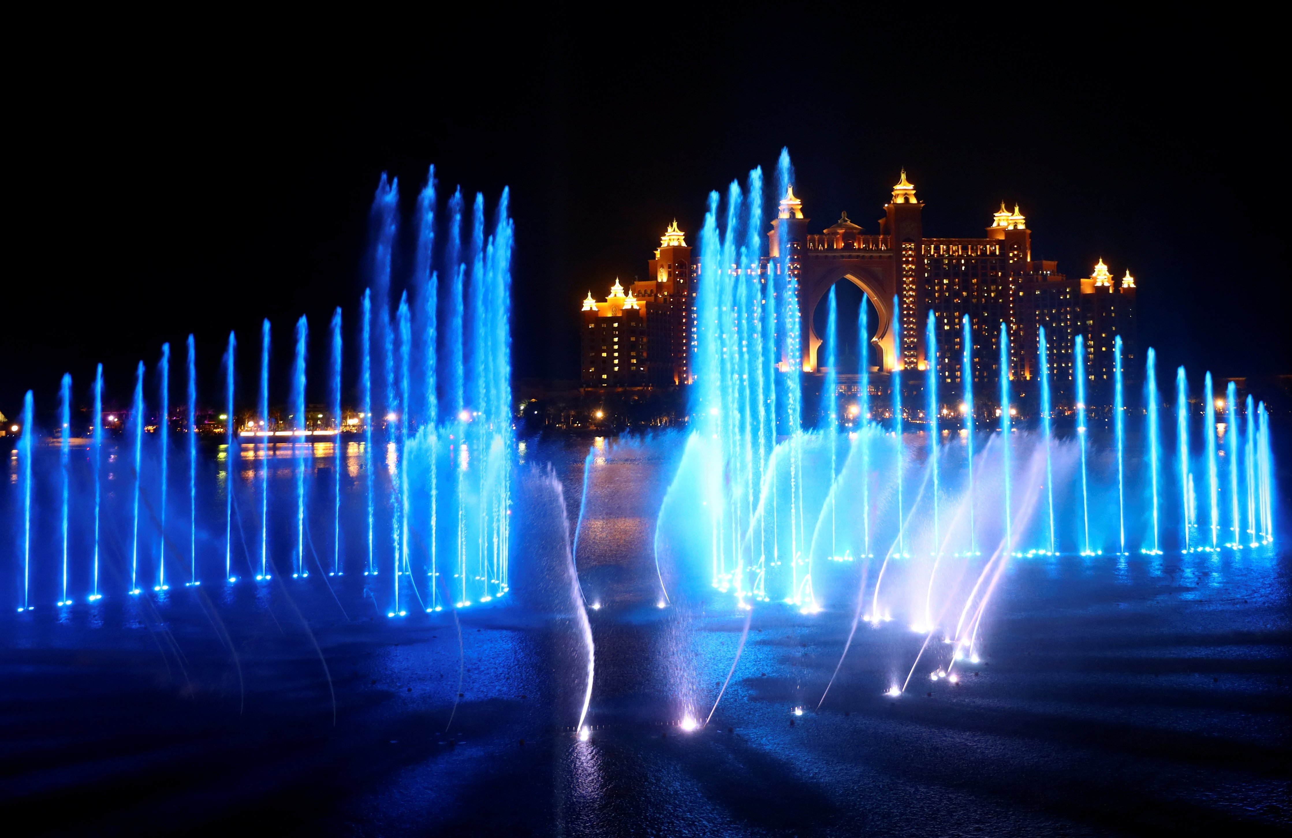 Дубайские фонтаны. Бурдж Халифа фонтаны. Поющие фонтаны Бурдж Халифа. Дубай Бурдж Халифа Поющие фонтаны. Фонтан Dubai Fountain.