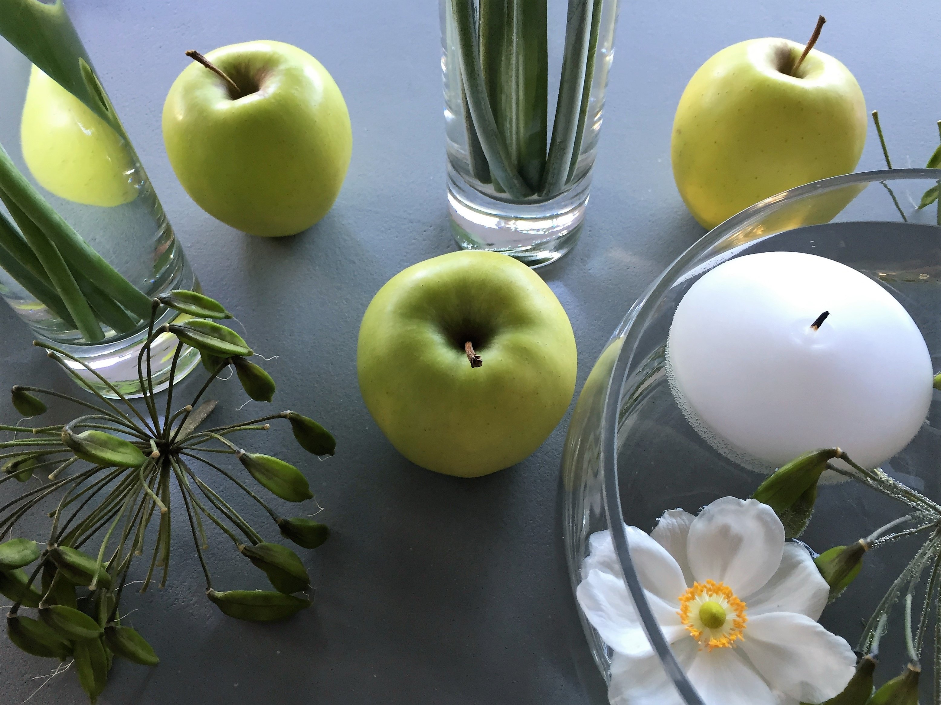 Как приготовить фрукты в стекле в домашних. Стеклянные фрукты. Фрукты в стеклянной вазе. Яблоки в стеклянной вазе. Стеклянные цветы и фрукты.