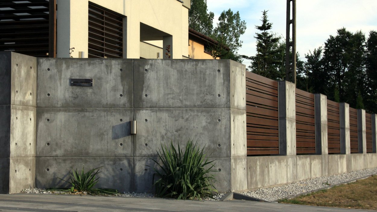 Современный бетонный забор