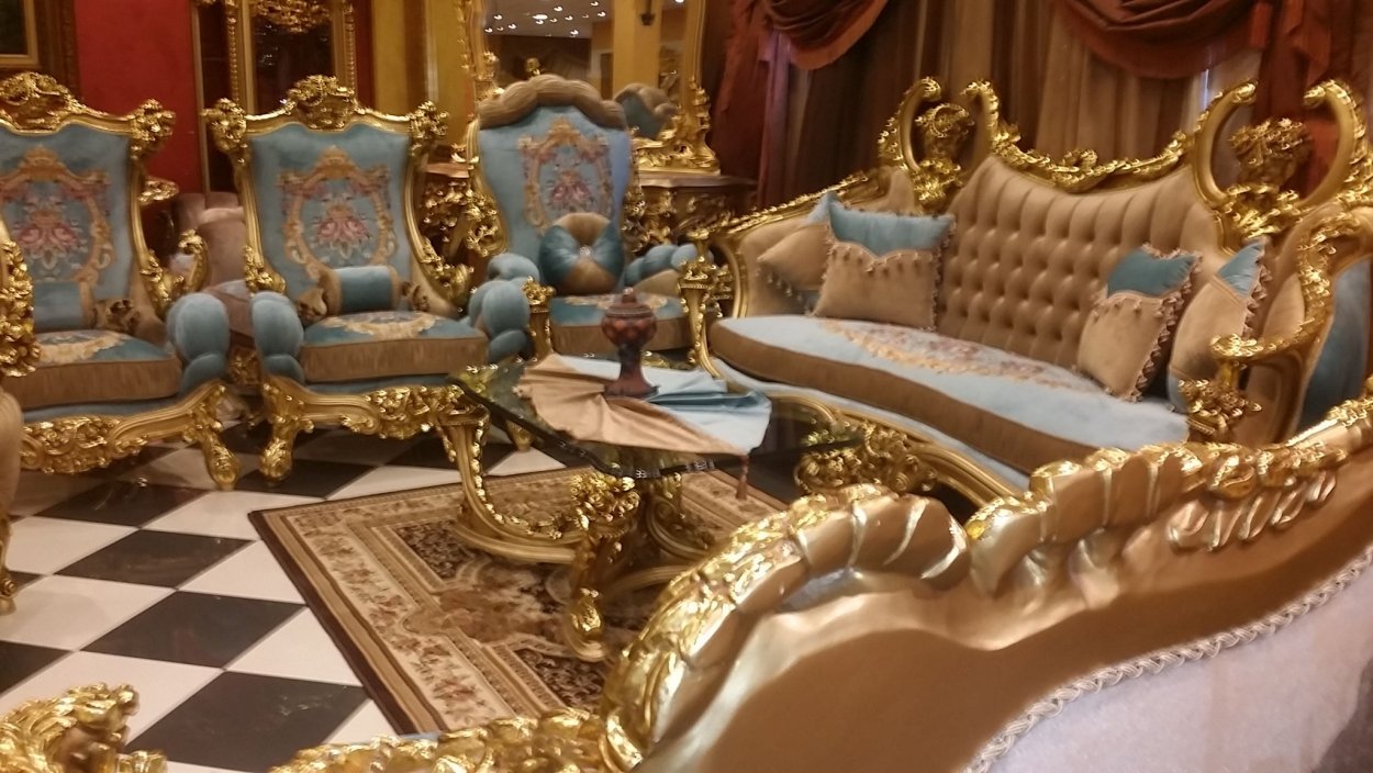 Королевская мебель