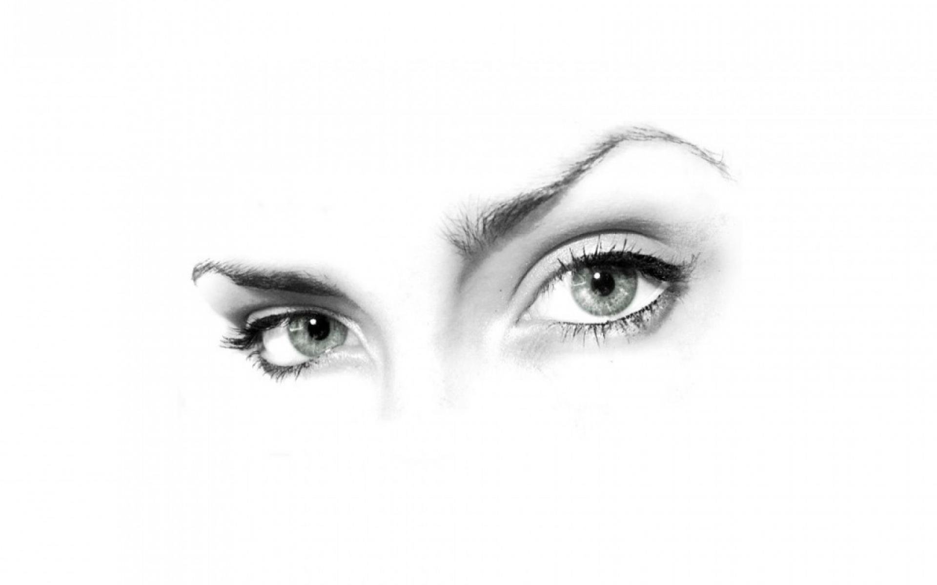 Блестят глаза от радости. Красивые глаза. Женские глаза. Красивые женские глаза. Два глаза.