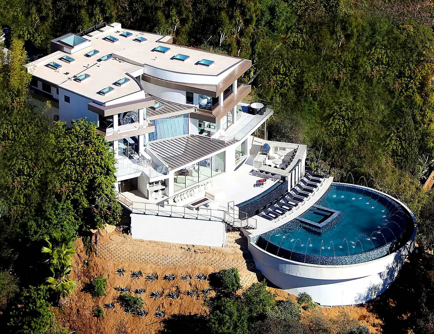 Есть на земле огромный дом. Особняки лакшери миллиардеров в Лос Анджелесе. Особняк Дюк-Семанс. Беверли Хиллз особняки. Особняк Лос Анджелес.