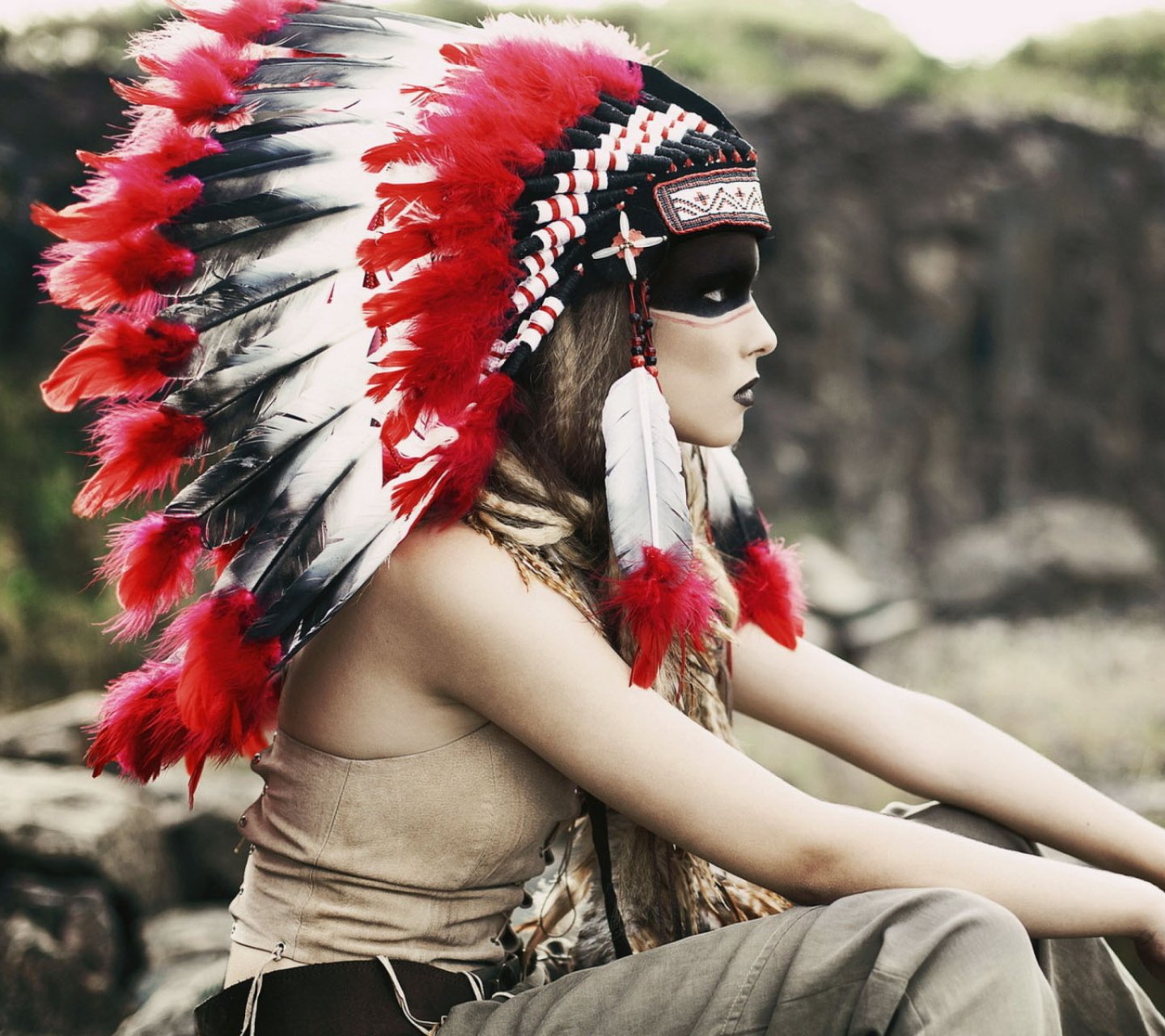 Роуч карма. Индейский Роуч. Апачи индейцы. Индейцы СКВО Северной Америки. Индейская девушка Апачи.