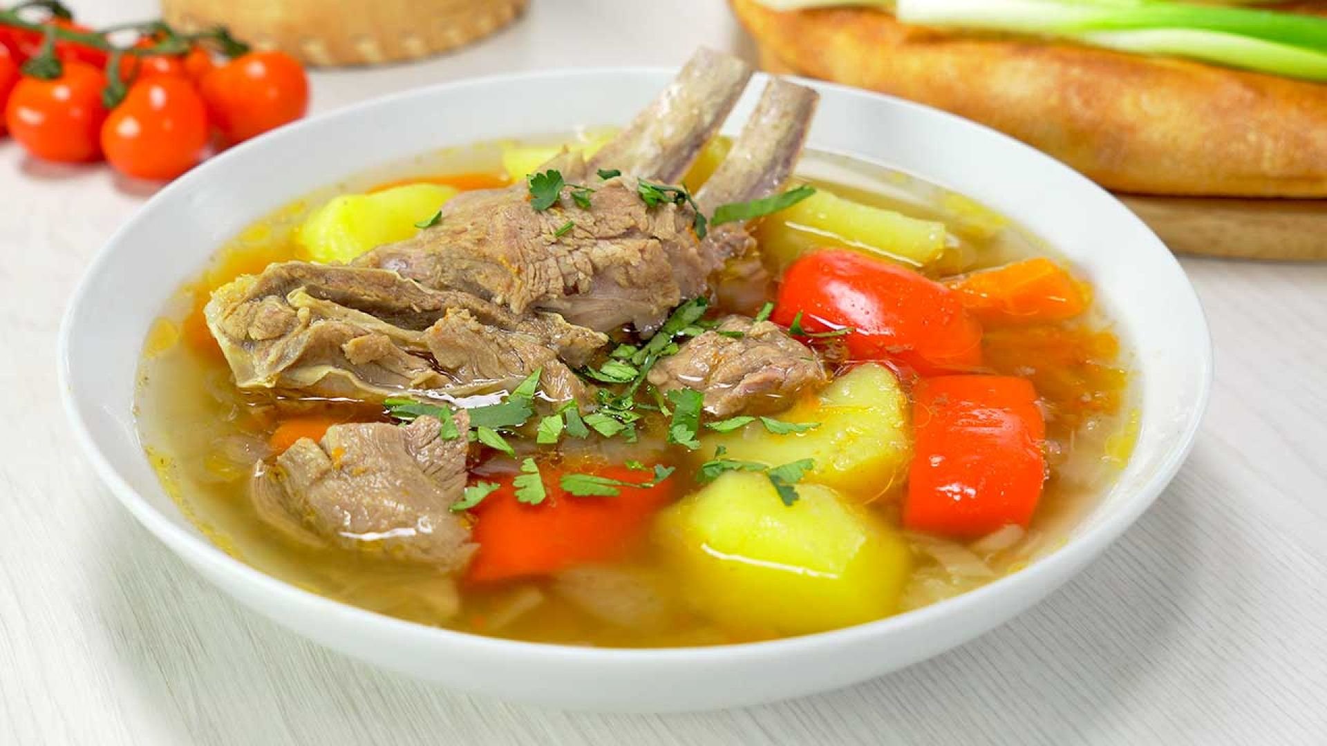 Суп мясо картошка морковь. Кайнатма Шурпа узбекский. Суп кайнатма-Шурпа. Буглама из осетрины. Узбекская кухня Шурпа кайнатма.