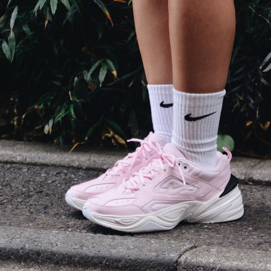 Розово белые носки. Nike m2k Tekno Pink. Найк Air носки. Носки найк высокие. Носки найк женские высокие.
