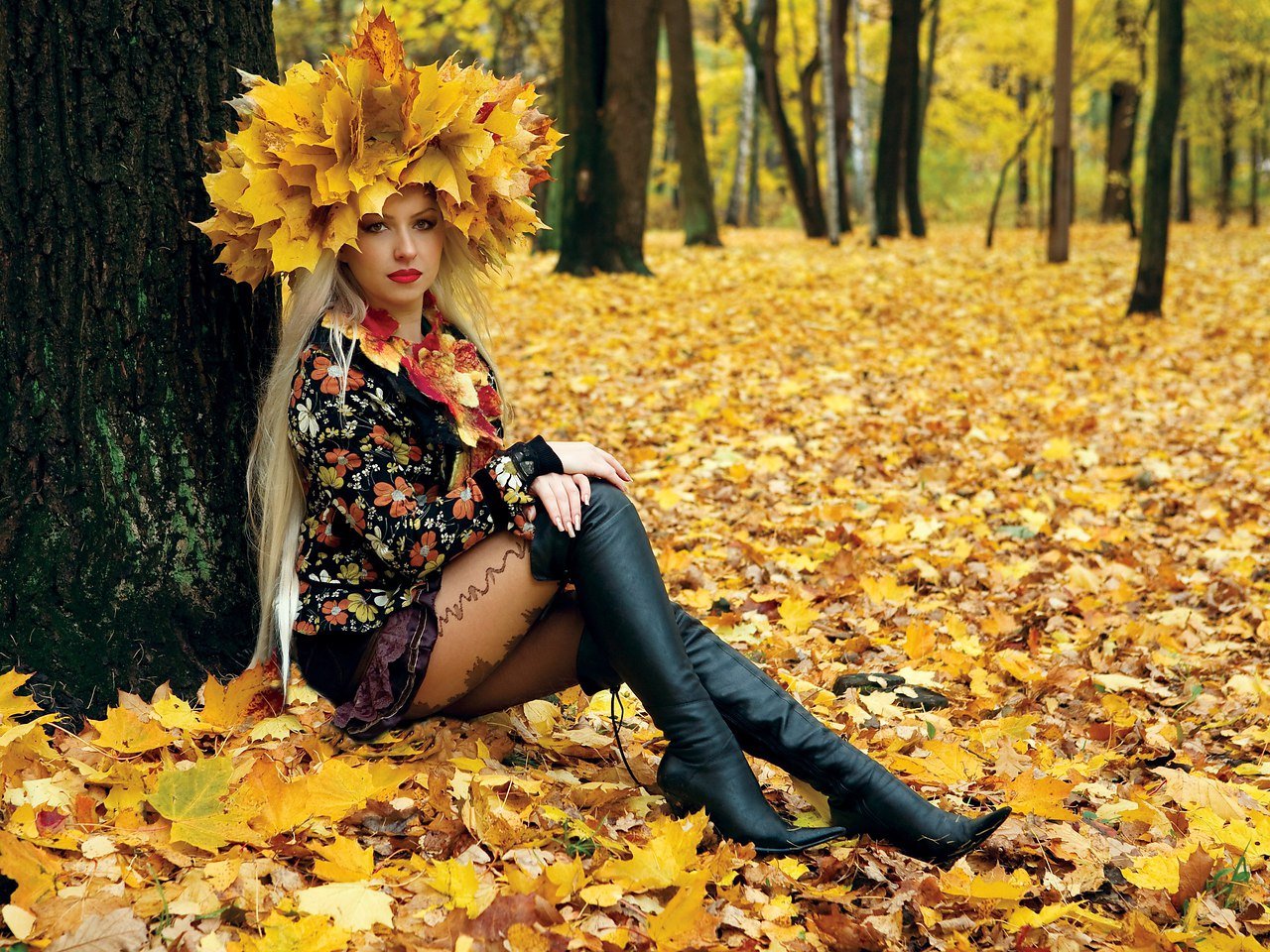 Бабье лето олицетворение. Девушка осень. Осенняя фотосессия. Осенняя девушка. Красивые девушки на фоне осени.