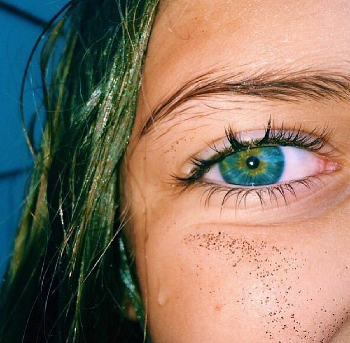 Зелено голубые глаза