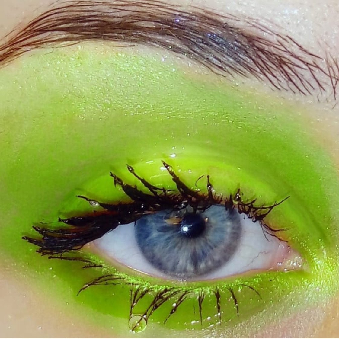 Ярко болотный. Макияж в зеленых оттенках. Зелёные глаза. Макияж для зеленых глаз. Яркий макияж в зеленых тонах.