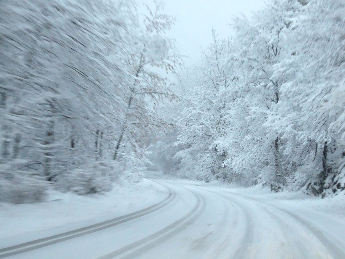 Тема зимней дороги. Зимние дороги. Снежная дорога. Зимняя дорога. Заснеженная дорога.