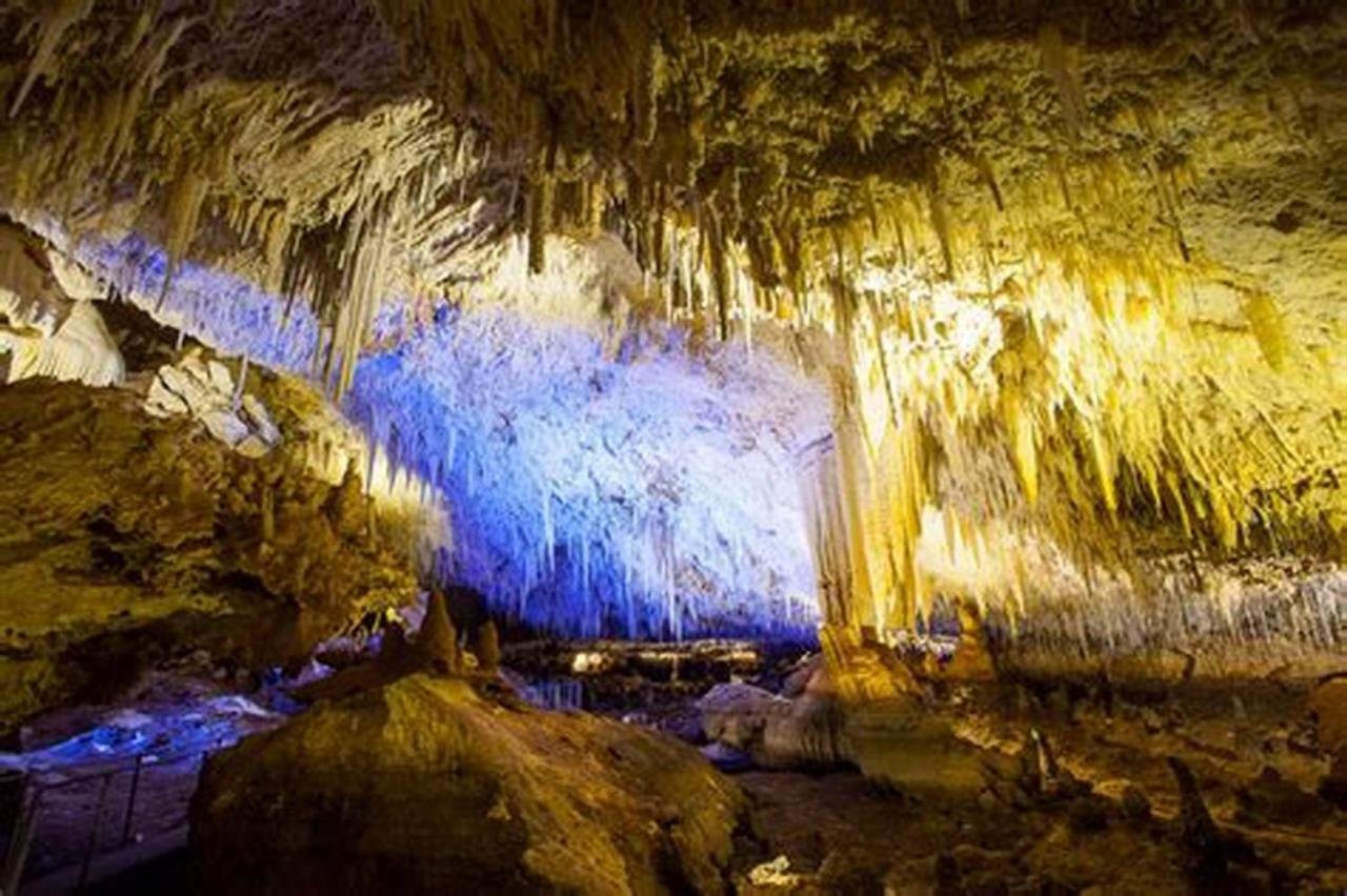 Big mother nature cave. Джуэл (пещера). Карстовая пещера Пуэрто-принцесса. Карстовые пещеры Онис. Самая длинная карстовая пещера в мире.