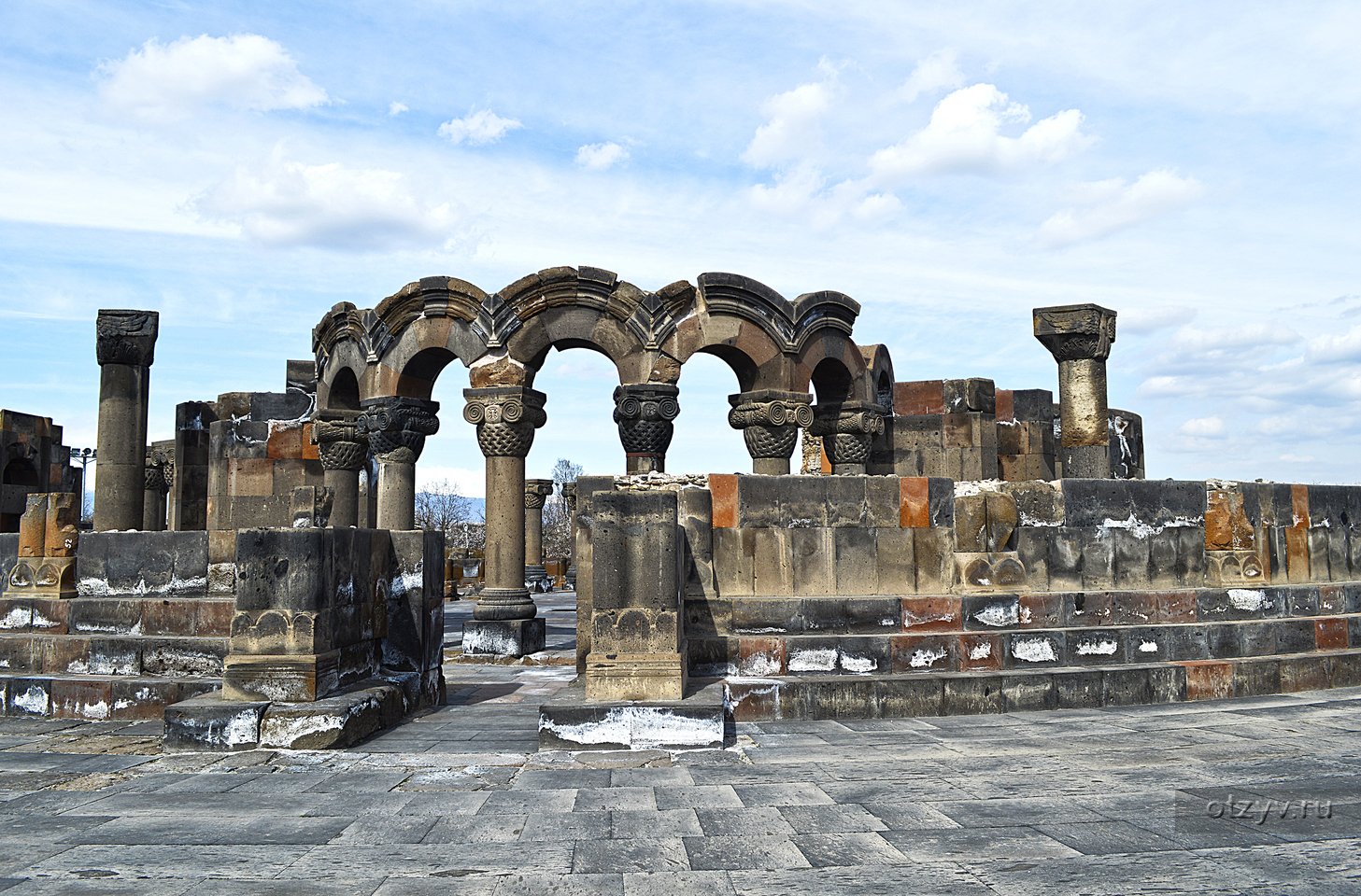 Сайт звартноца. Руины храма Звартноц. Храм Звартноц в Армении. Руины Армения Звартноц. Развалины храма Звартноц.