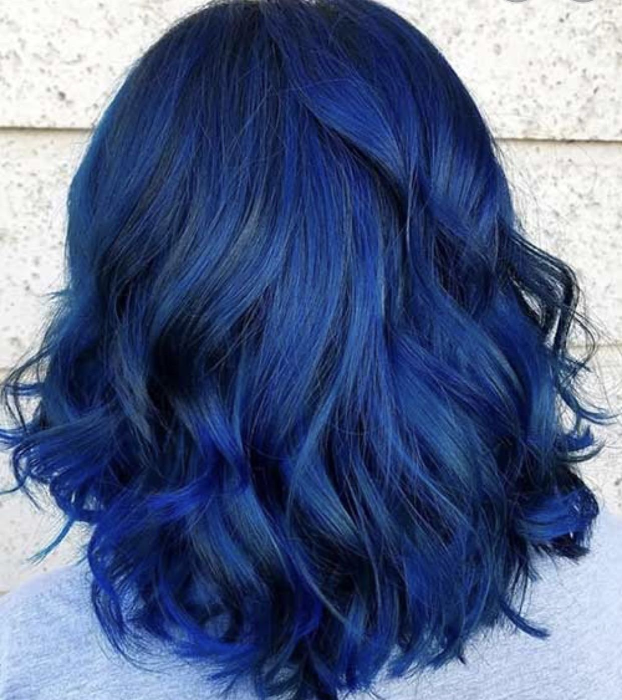 Синие свободные. Синий цвет волос. Тёмно синие волосы. Синее окрашивание волос. Короткие синие волосы.
