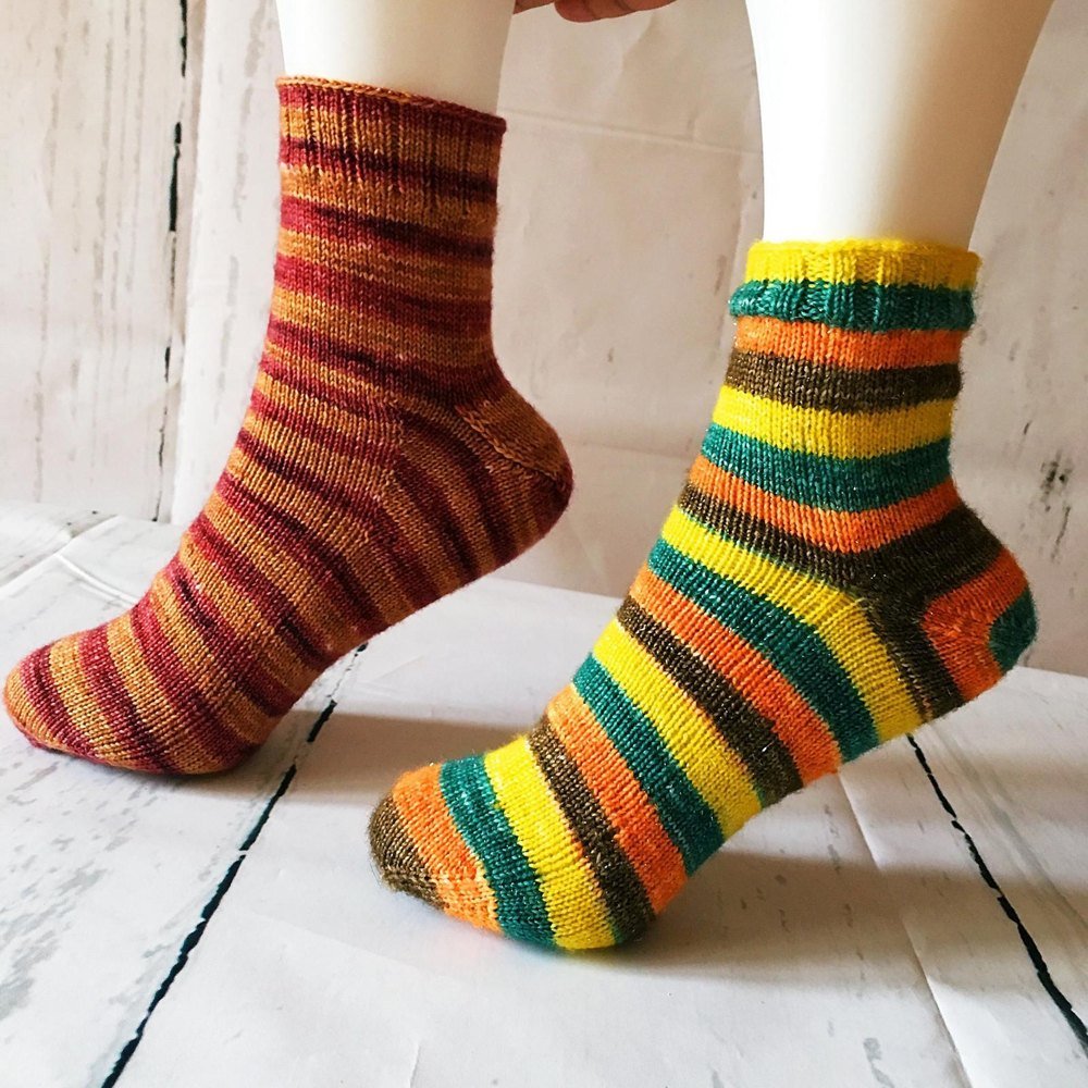 Цветные вязаные носки