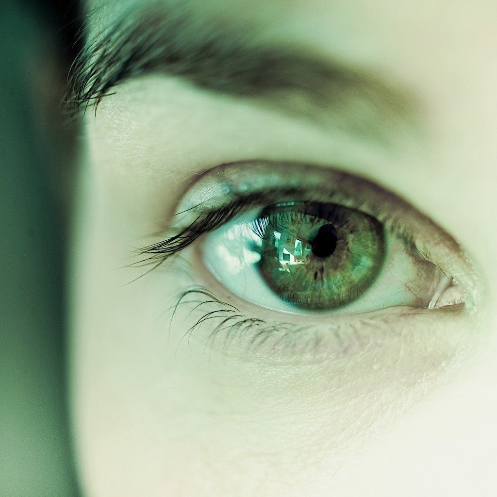 Большие зеленые глаза