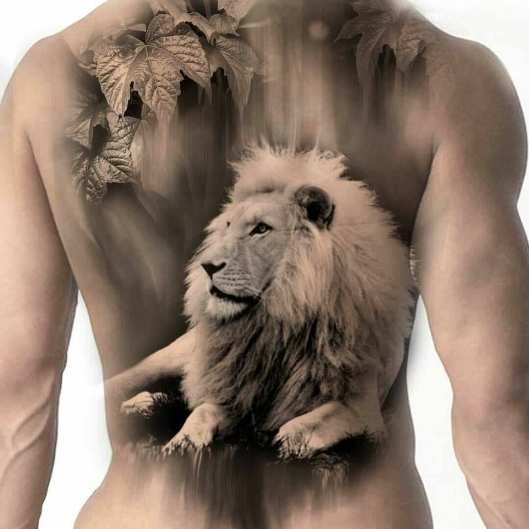 Лев на пояснице. Тату со львом для мужчин. Тату Лев на спине. Тату Льва на спине мужчины. Тату Лев на грудине мужские.