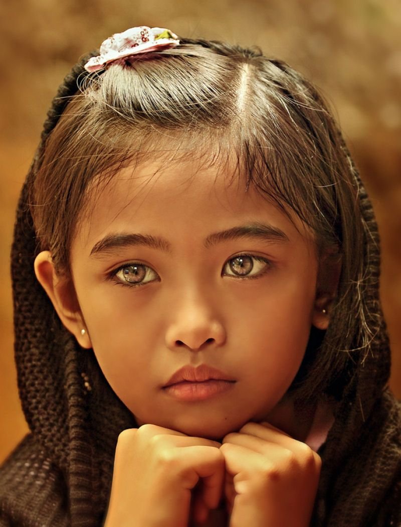 Самого редкого человека. Девочка с необычными глазами. Дети с необычными глазами. Сапфировые глаза. Необычные глаза.